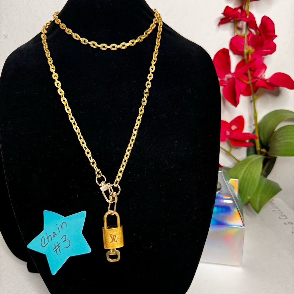 ⚜️💎 Louis Vuitton 🔐 Lock & Key 💎⚜️ - Picture 3 of 6